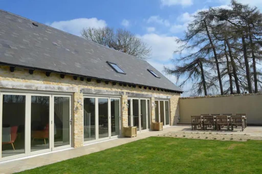 Stone Barn, Contemporary Barn Conversion Cheltenham Exterior foto
